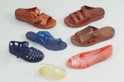 Одноцветные пластиковые ботинки